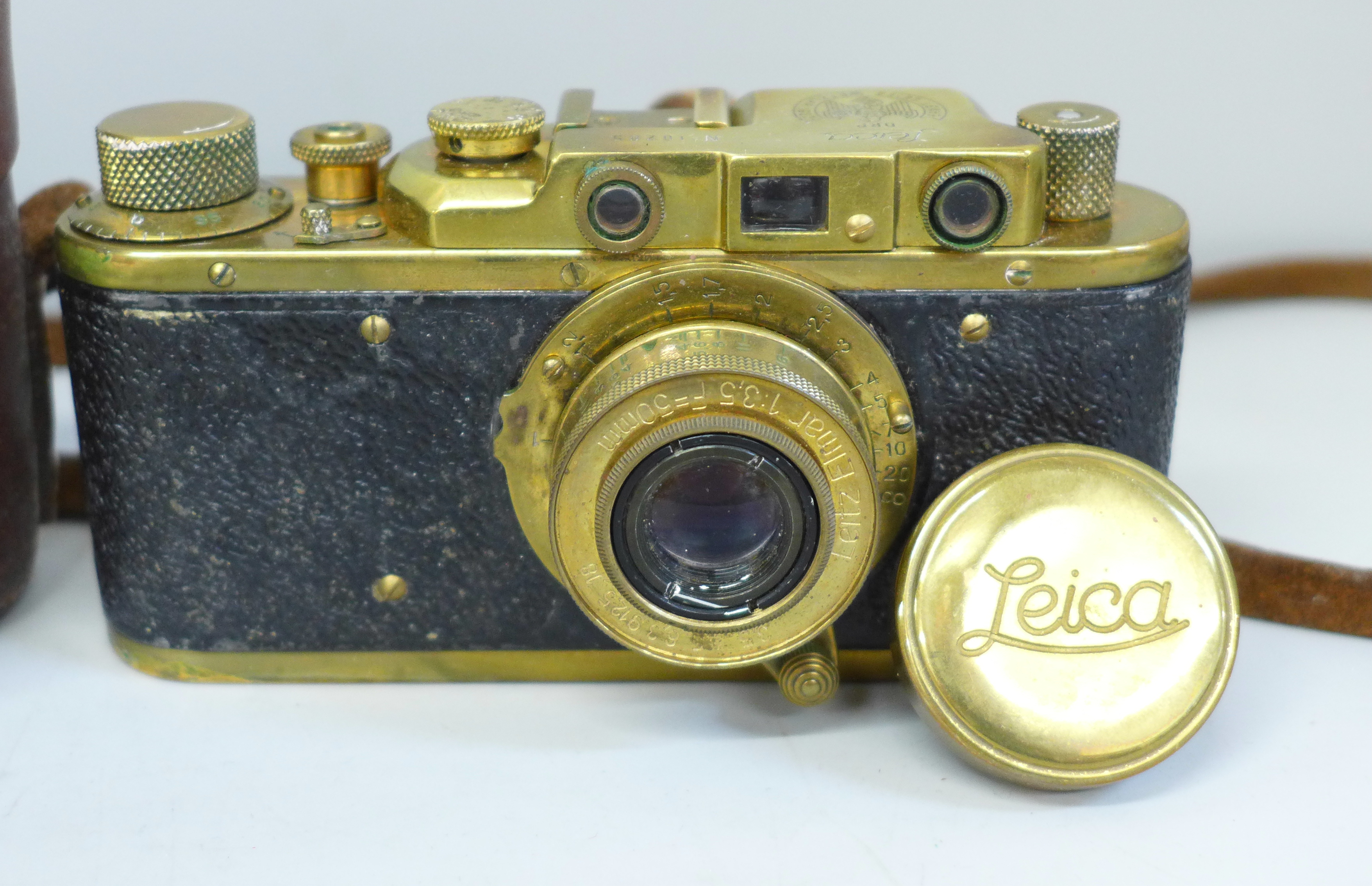 A Leica brass 1923 copy camera and leather case, made in Russia - Image 2 of 3