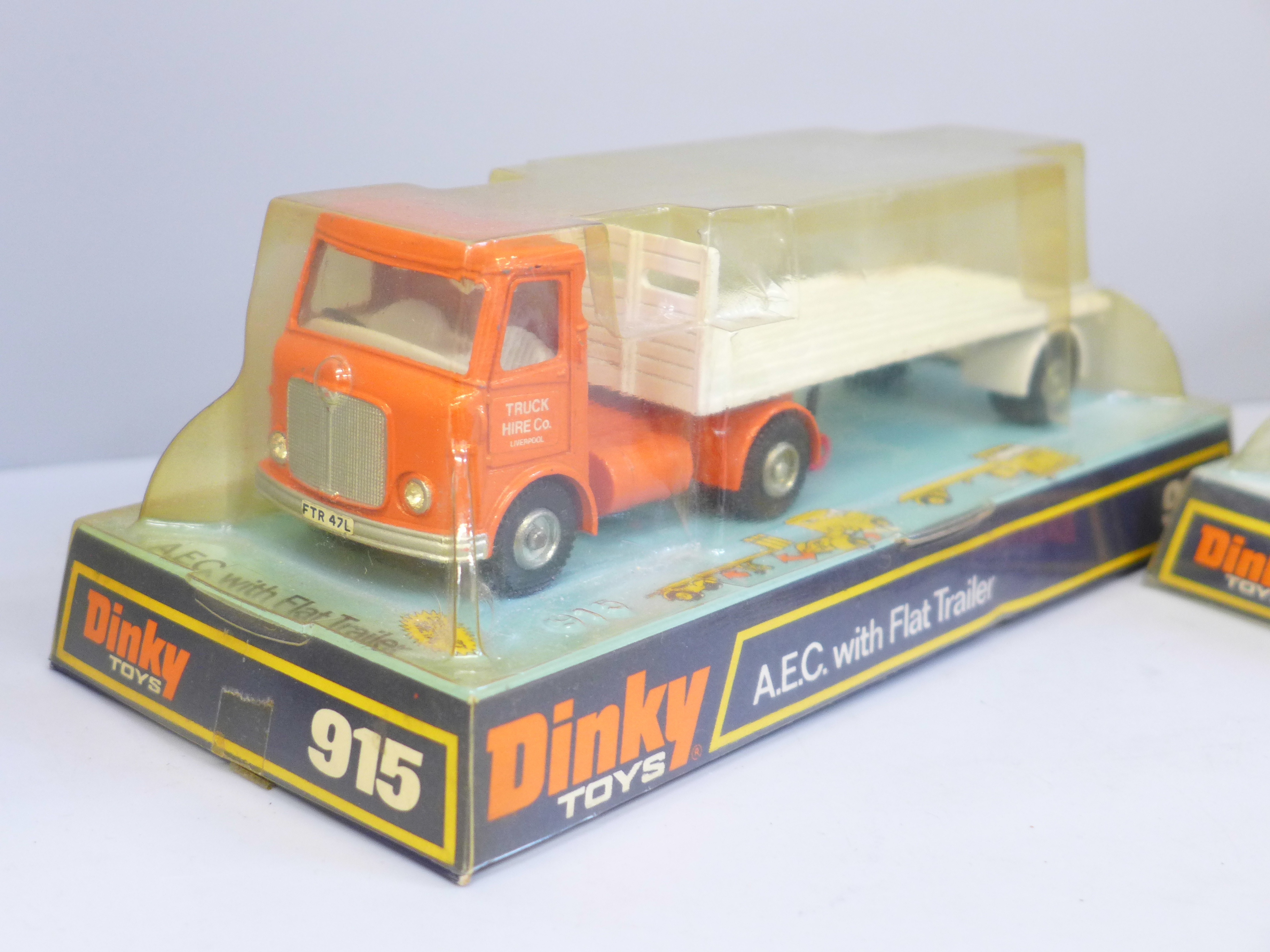 Two Dinky Toys model vehicles - A.E.C. with flat trailer, 915 and Road Grader, 963 in original - Image 2 of 3