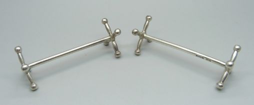 A pair of silver knife rests, Sheffield 1913, 54g