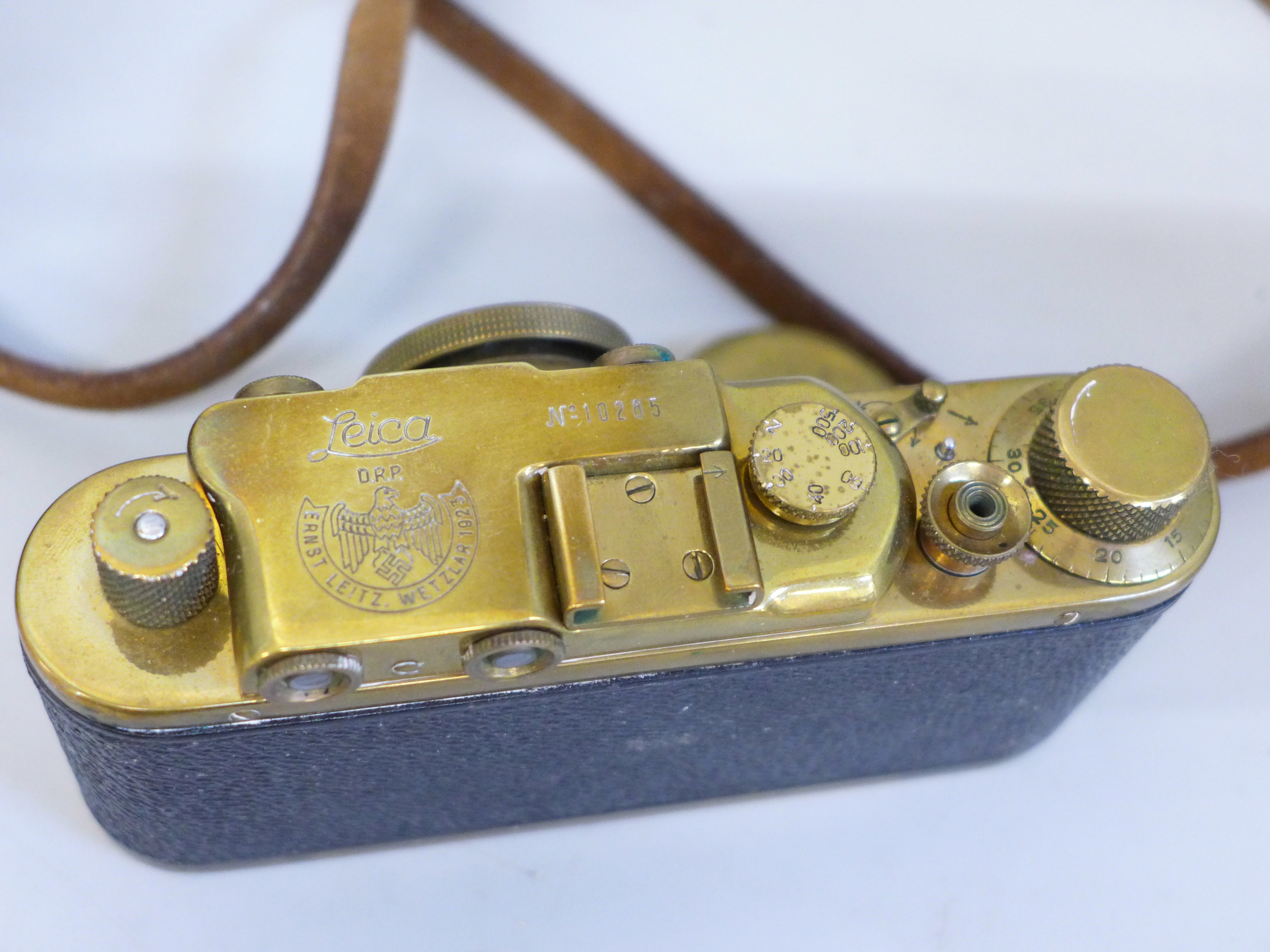 A Leica brass 1923 copy camera and leather case, made in Russia - Image 3 of 3