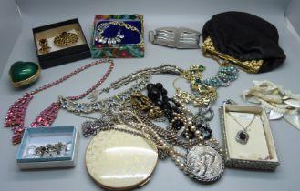 Vintage jewellery, etc.