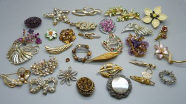 Thirty costume brooches