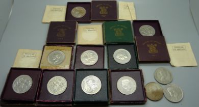 Nine 1951 crowns, cased, two other 1951 crowns, fourteen 1953 crowns and a 1960 crown