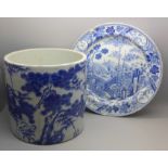 A Chinese blue and white pot and a blue and white plate, both a/f