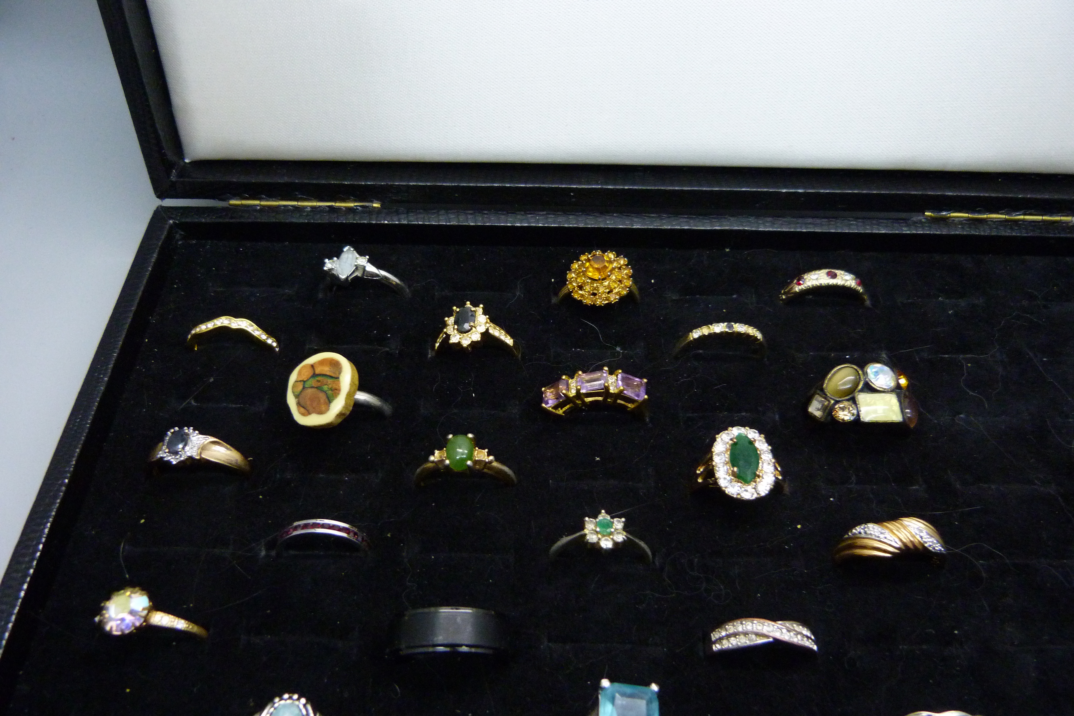 A ring tray/box with twenty-seven costume rings - Image 2 of 3