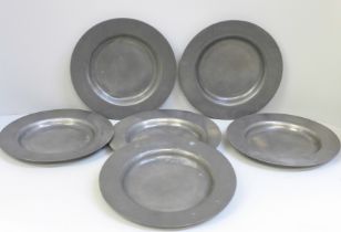 Six matching early pewter plates, marked London, 20.5cm