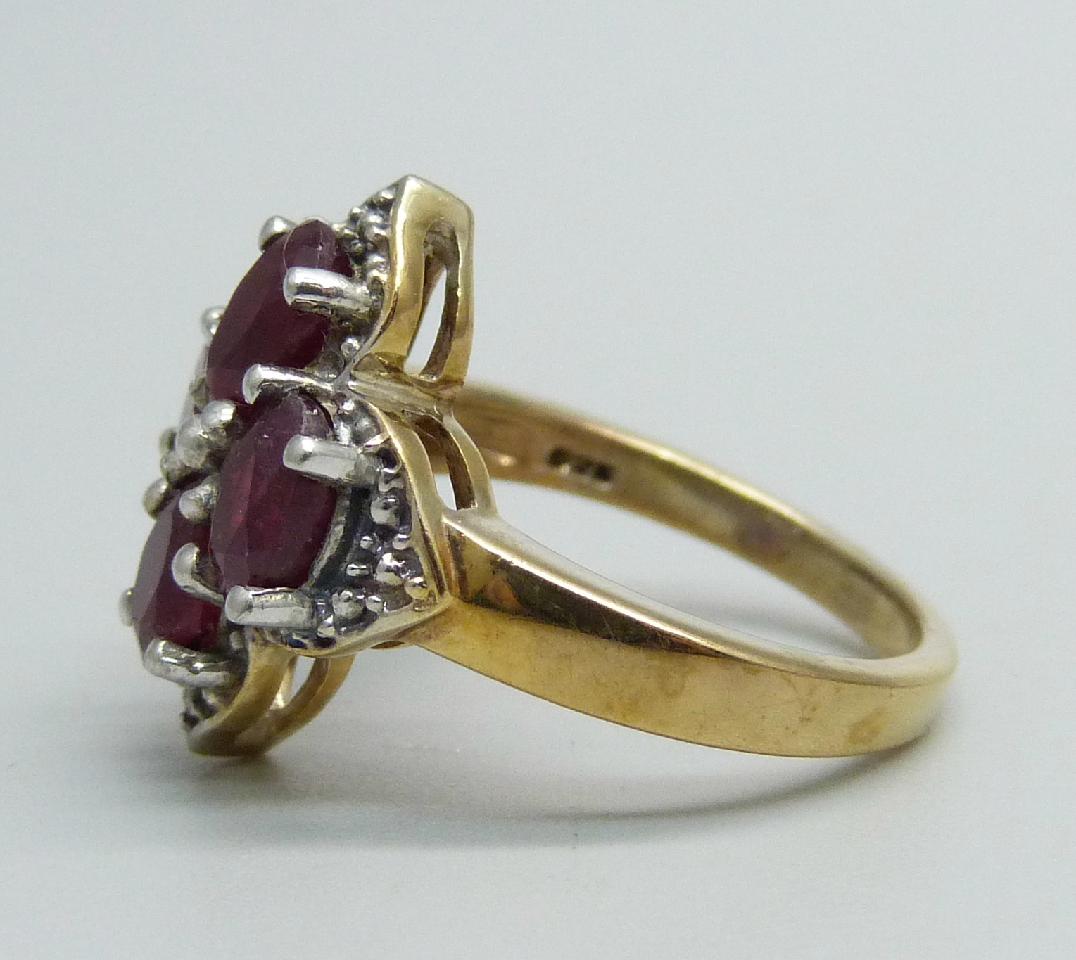 A silver gilt ring set with four rubies, L - Image 2 of 3