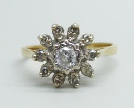 An 18ct gold and diamond daisy cluster ring, 2.9g, N