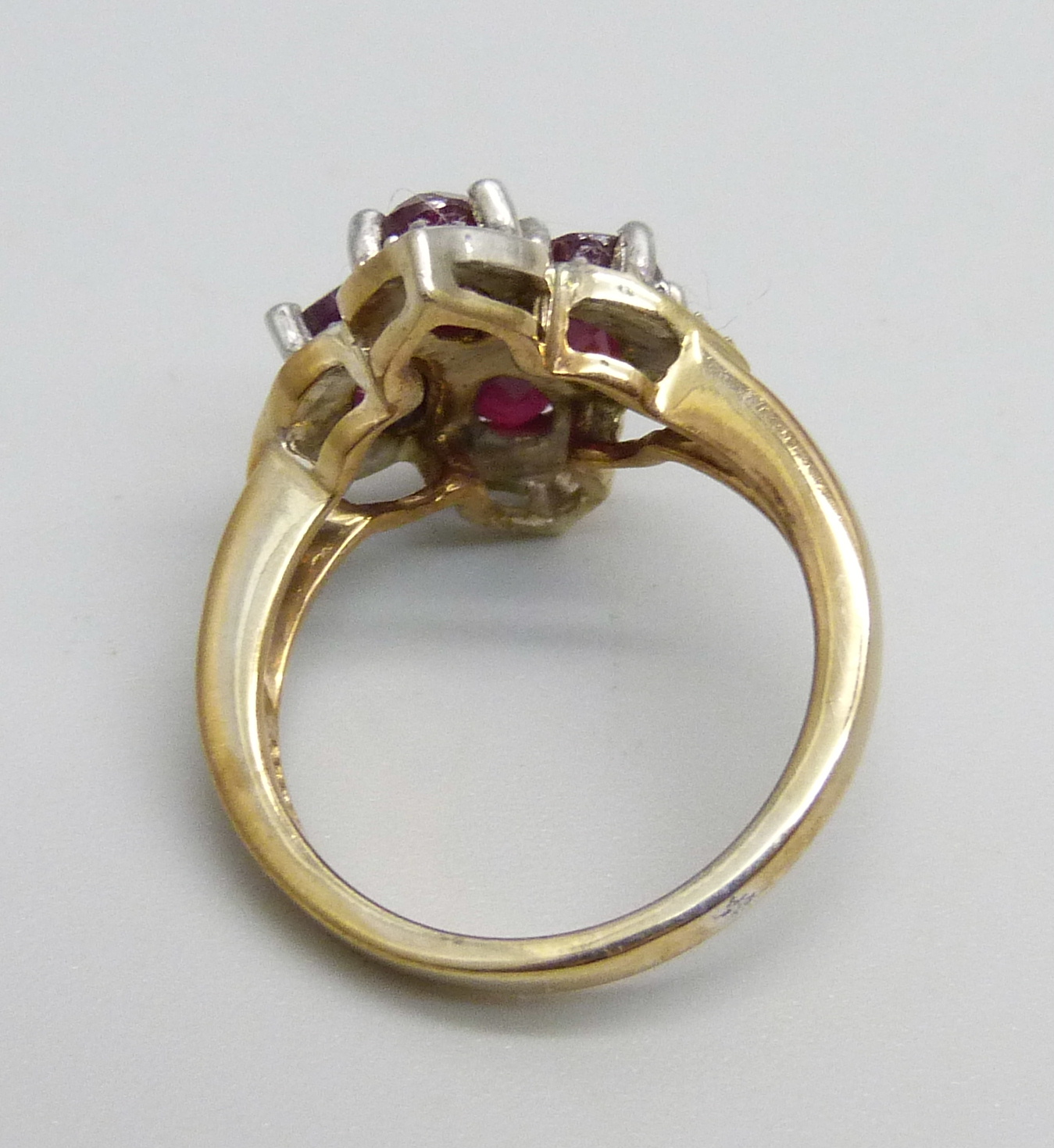 A silver gilt ring set with four rubies, L - Image 3 of 3