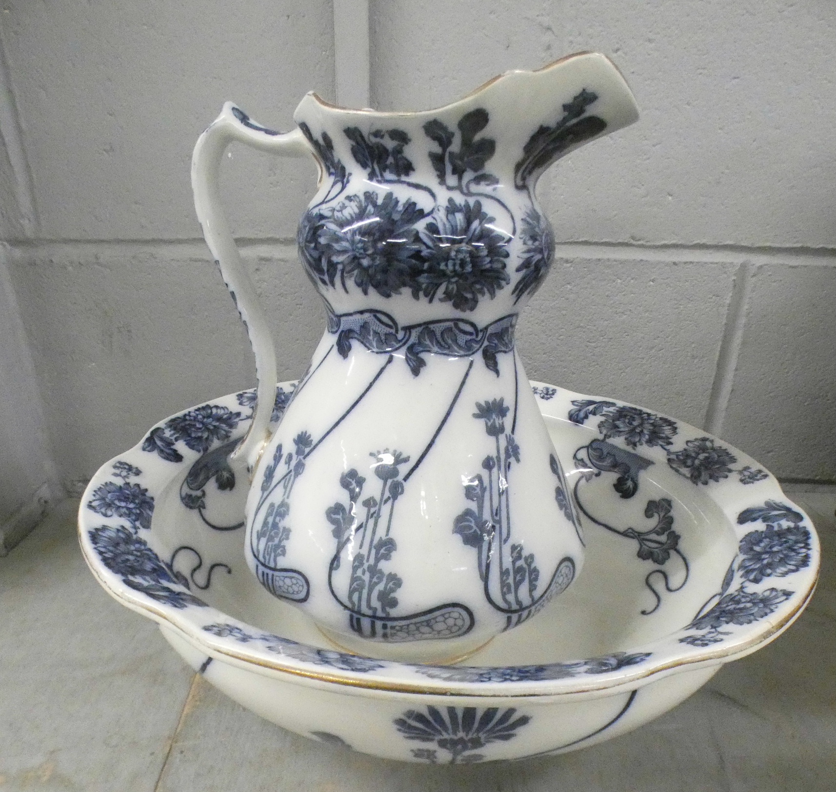 An Art Nouveau Middleport Pottery Alexandra wash jug and bowl **PLEASE NOTE THIS LOT IS NOT ELIGIBLE