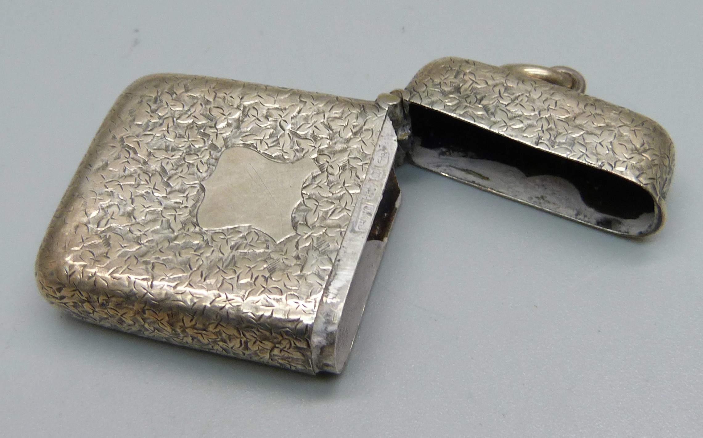 A Victorian silver vesta case - Image 4 of 5