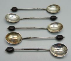 Five silver coffee bean spoons, 31g, a/f
