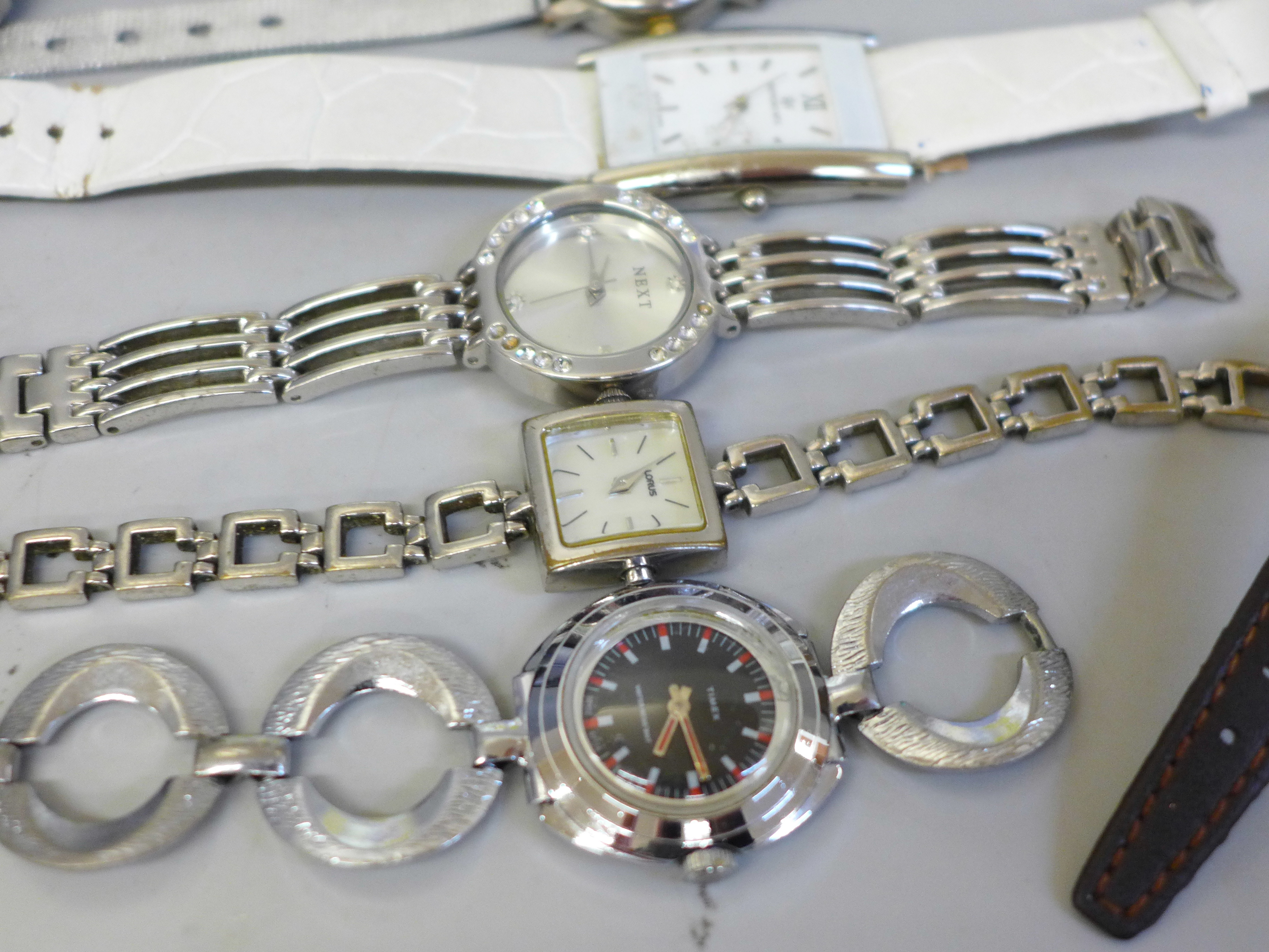 A Timex Ironman Triathlon watch, other lady's and gentleman's watches and a vintage Seiko wristwatch - Bild 3 aus 5