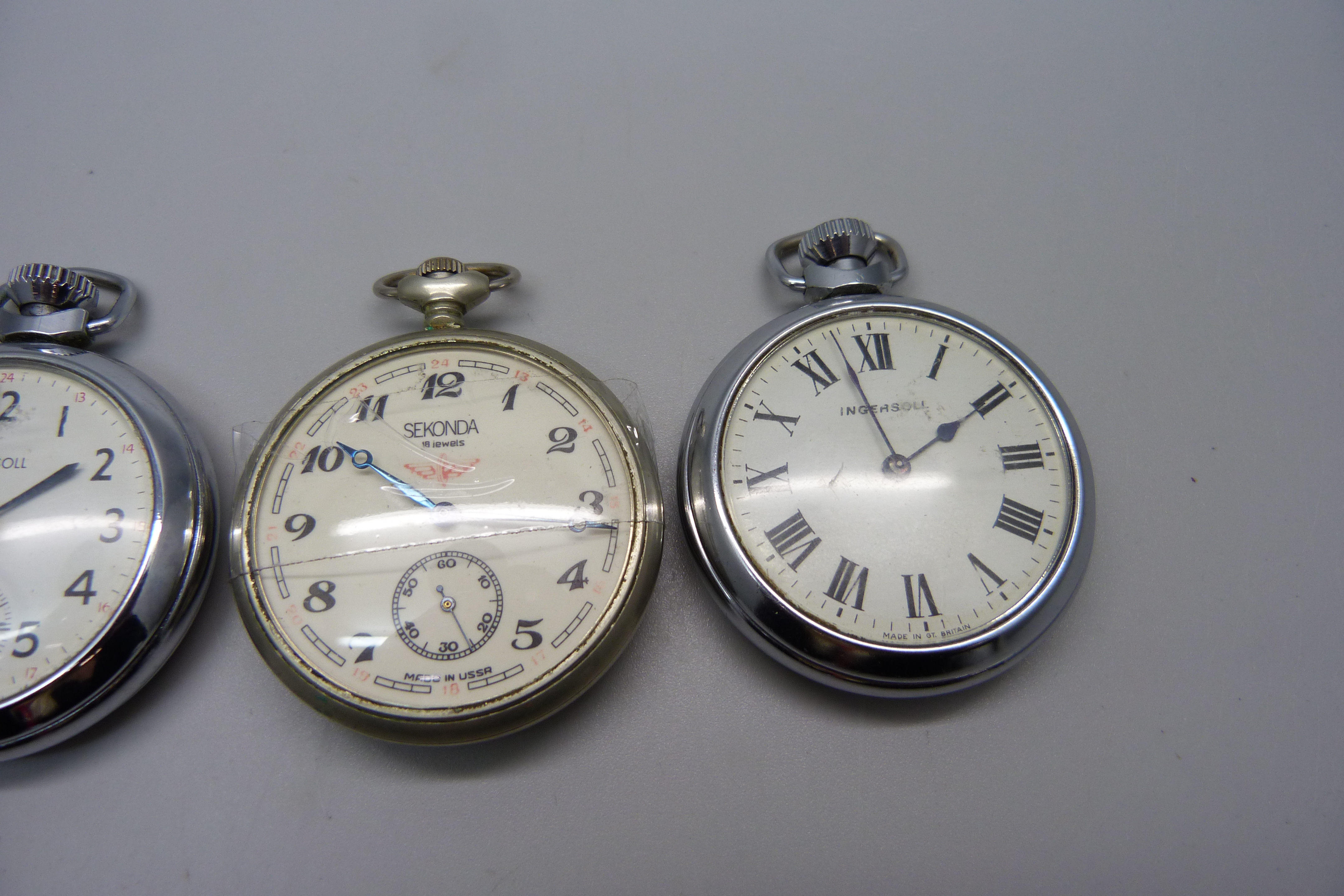 Four pocket watches including USSR Sekonda with railway loco detail on the case back - Bild 3 aus 4