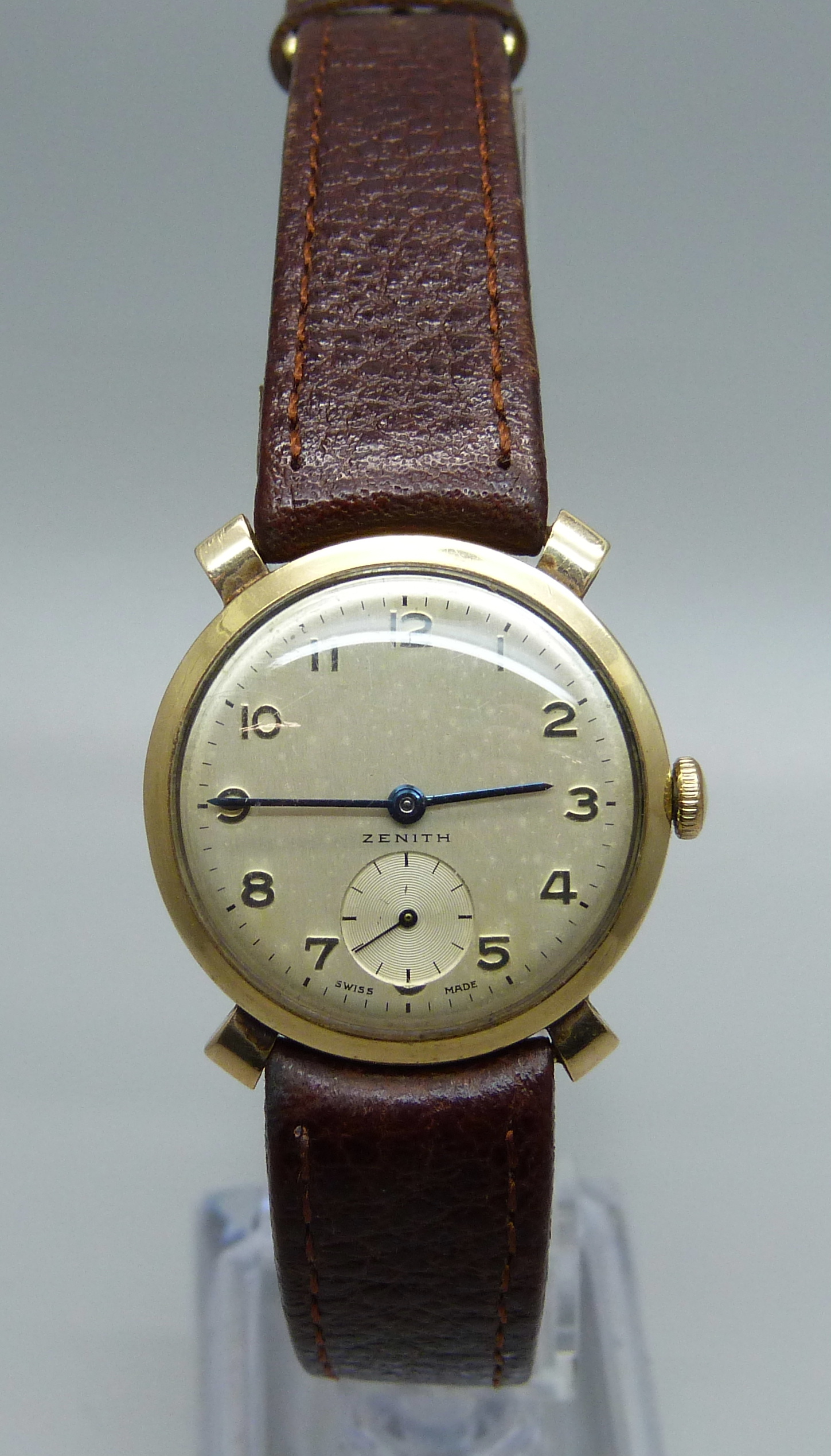 A 9ct gold Zenith wristwatch, 29mm case