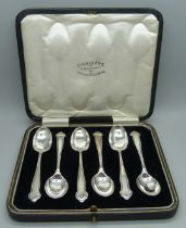A cased set of six silver spoons, Sheffield 1928, 72g