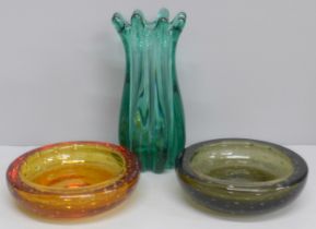 A Whitefriars vase and two controlled bubble bowls