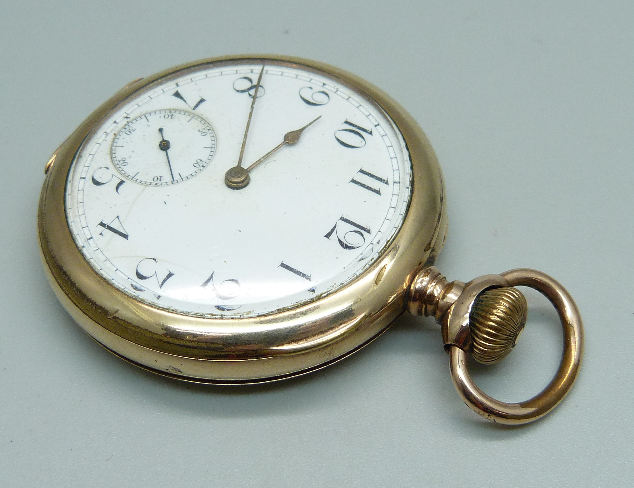 A Waltham top-wind pocket watch in a 10ct rolled gold case, case back bears monogram - Bild 2 aus 6