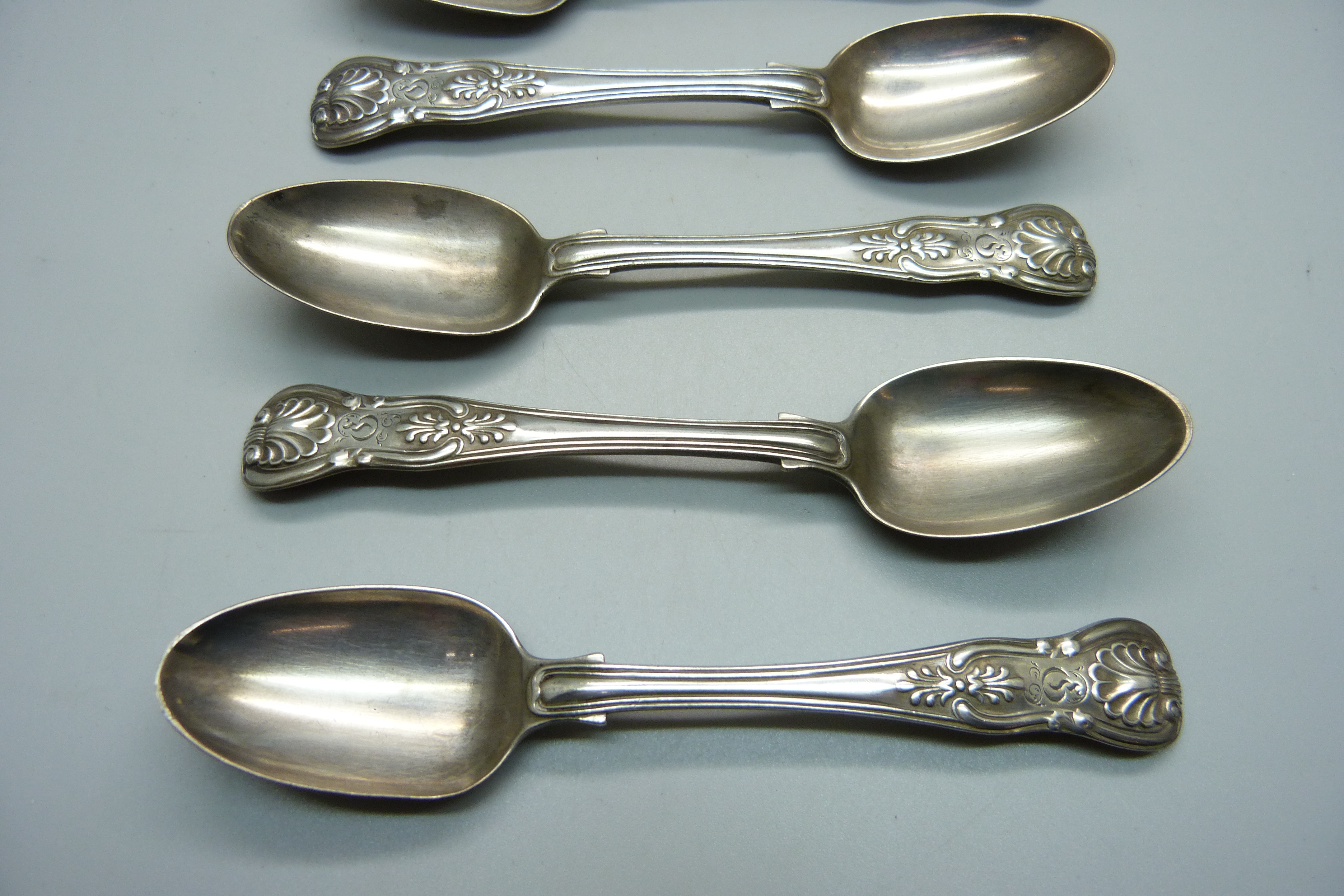 A set of six Victorian silver spoons, William Eaton, London 1843, 206g - Image 2 of 5