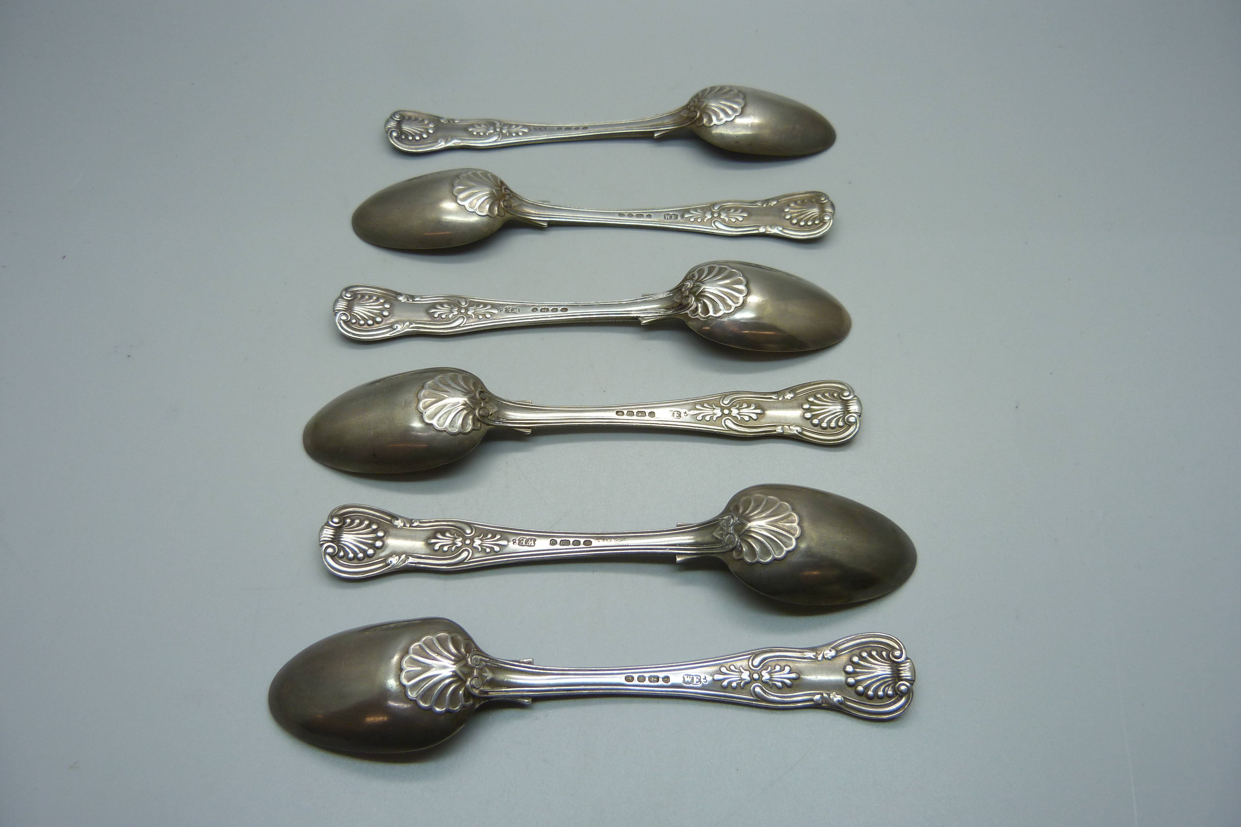 A set of six Victorian silver spoons, William Eaton, London 1843, 206g - Image 4 of 5