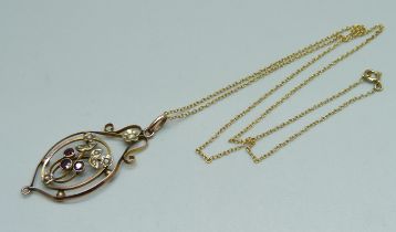 A vintage 9ct gold Art Nouveau pendant and chain, 3.2g