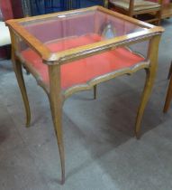 An oak bijouterie table