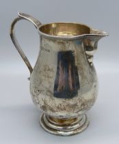 A silver Georgian style 'sparrow beak' jug, London 1919, 89g