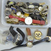 A collection of wristwatches for parts, etc.