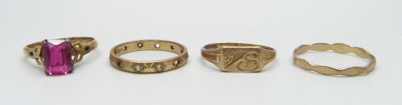 Four 9ct gold rings, one with silver setting, one lacking stones, 6.9g