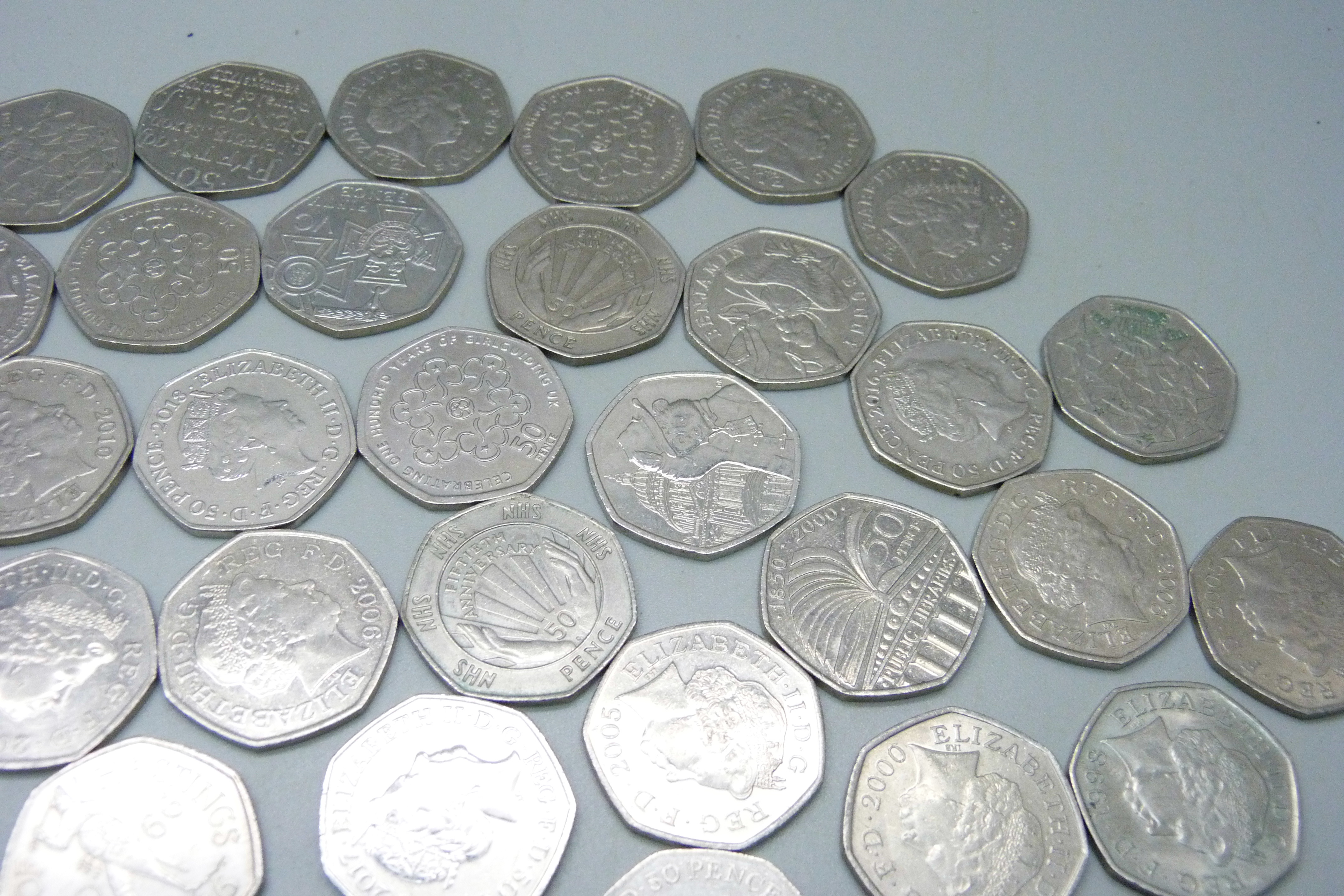 One hundred mixed commemorative 50p coins - Image 3 of 5