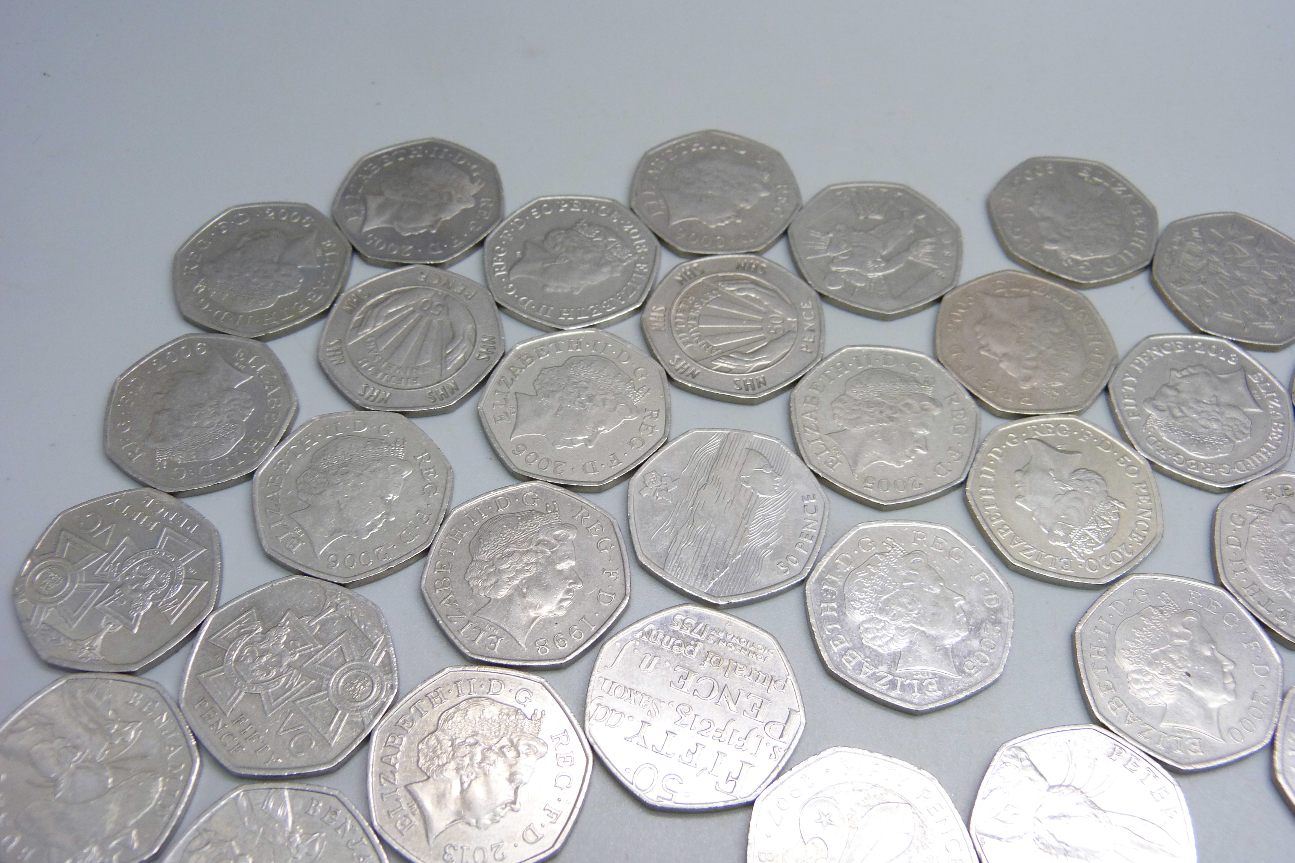 One hundred mixed commemorative 50p coins - Image 2 of 5