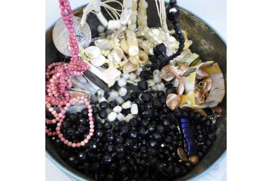 Mother of pearl, French jet and other bead necklaces - Image 2 of 2