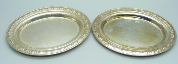 Two silver oval dishes by Robert Comyns, Sheffield 1992 and 2000, 74g
