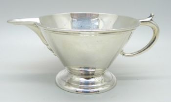 An Art Deco silver jug, Sheffield 1926, 75g