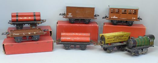 Hornby O gauge model rail including clockwork logo, four wagons boxed