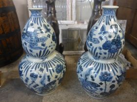 A pair of Chinese blue and white porcelain double gourd shaped vases