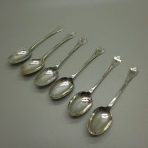 A set of six dog nose rattail silver spoons, 62g