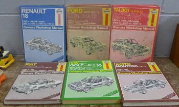 1980s/90s Haynes car manuals, football annuals, etc. **PLEASE NOTE THIS LOT IS NOT ELIGIBLE FOR