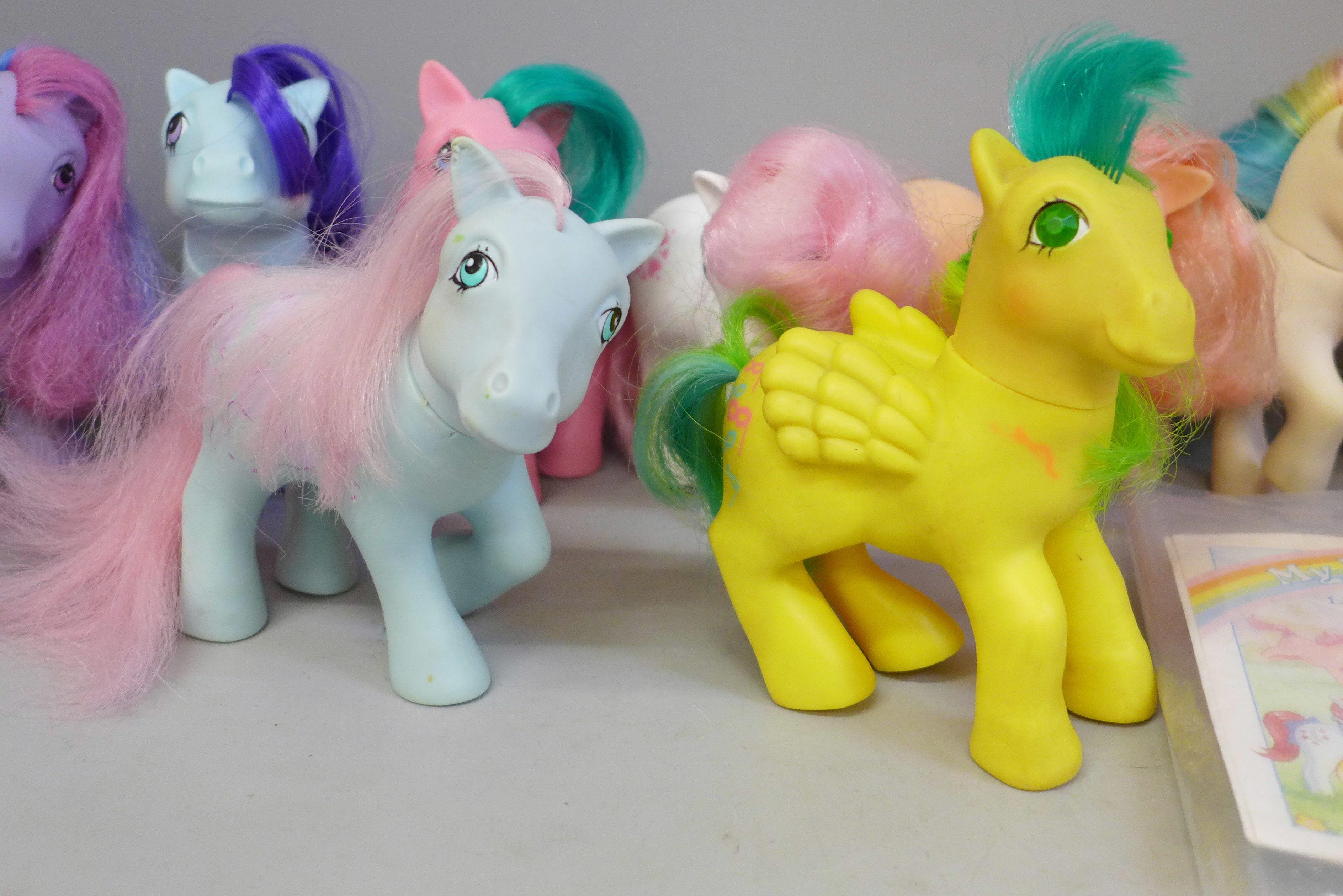 Twelve original 1980s My Little Pony toys, leaflet and ribbon - Bild 2 aus 5