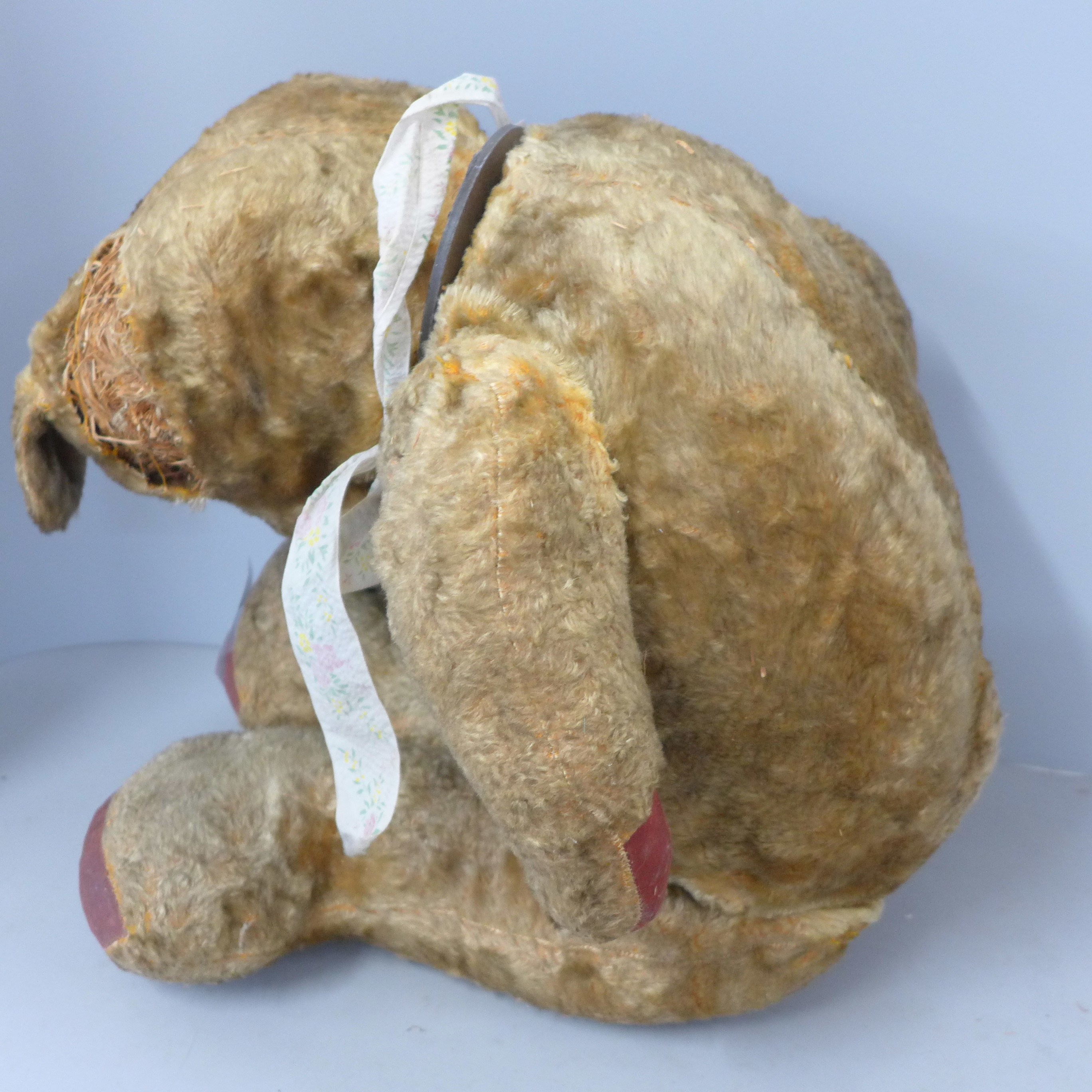 A large plush jointed straw filled vintage Teddy bear, a/f - Bild 4 aus 6