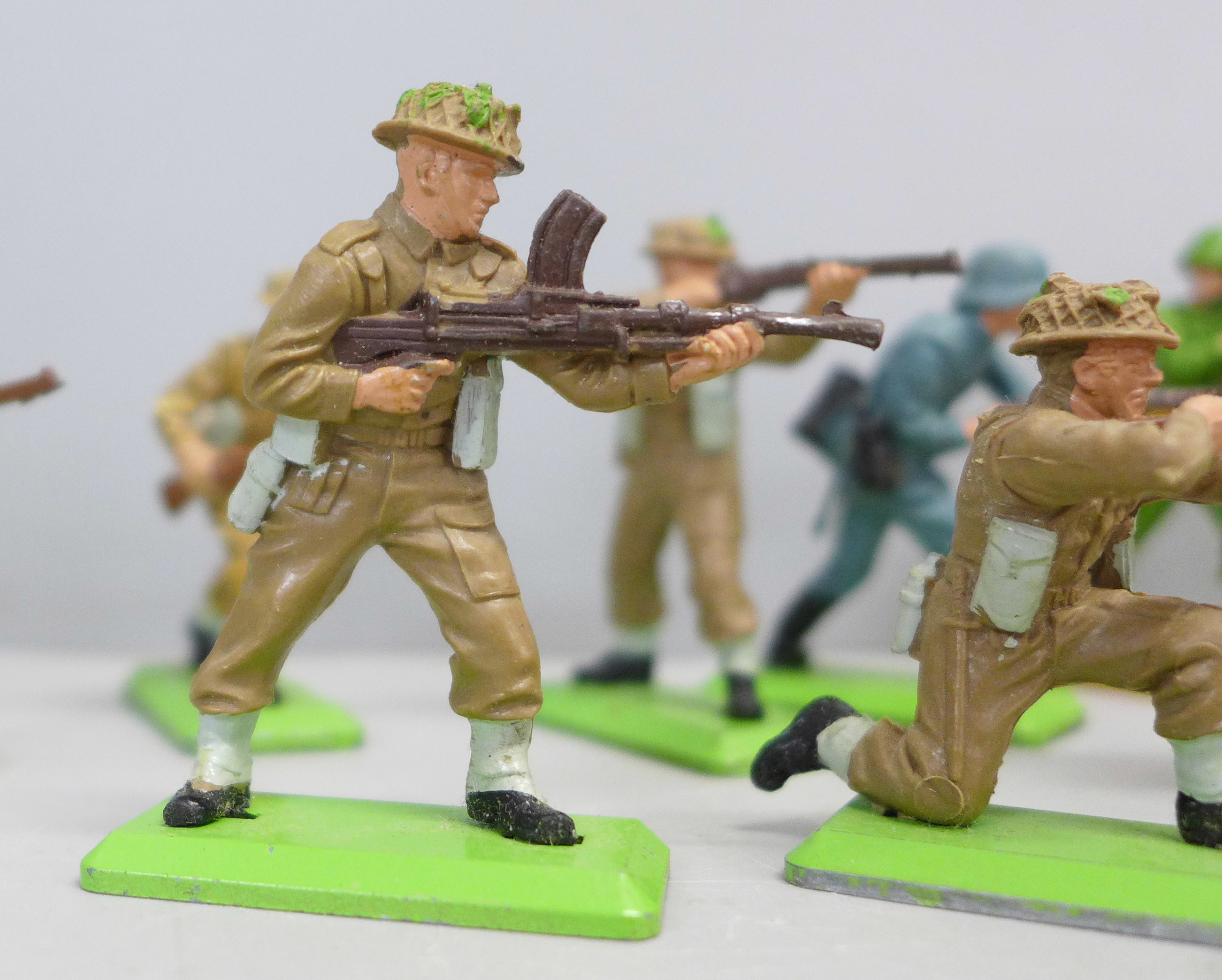 Over forty 1970s Britains soldiers - Image 2 of 5