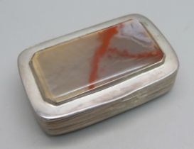 A James Beebe agate and silver snuff box with reeded sides, London 1834, 6.8 x 4cm, 70g