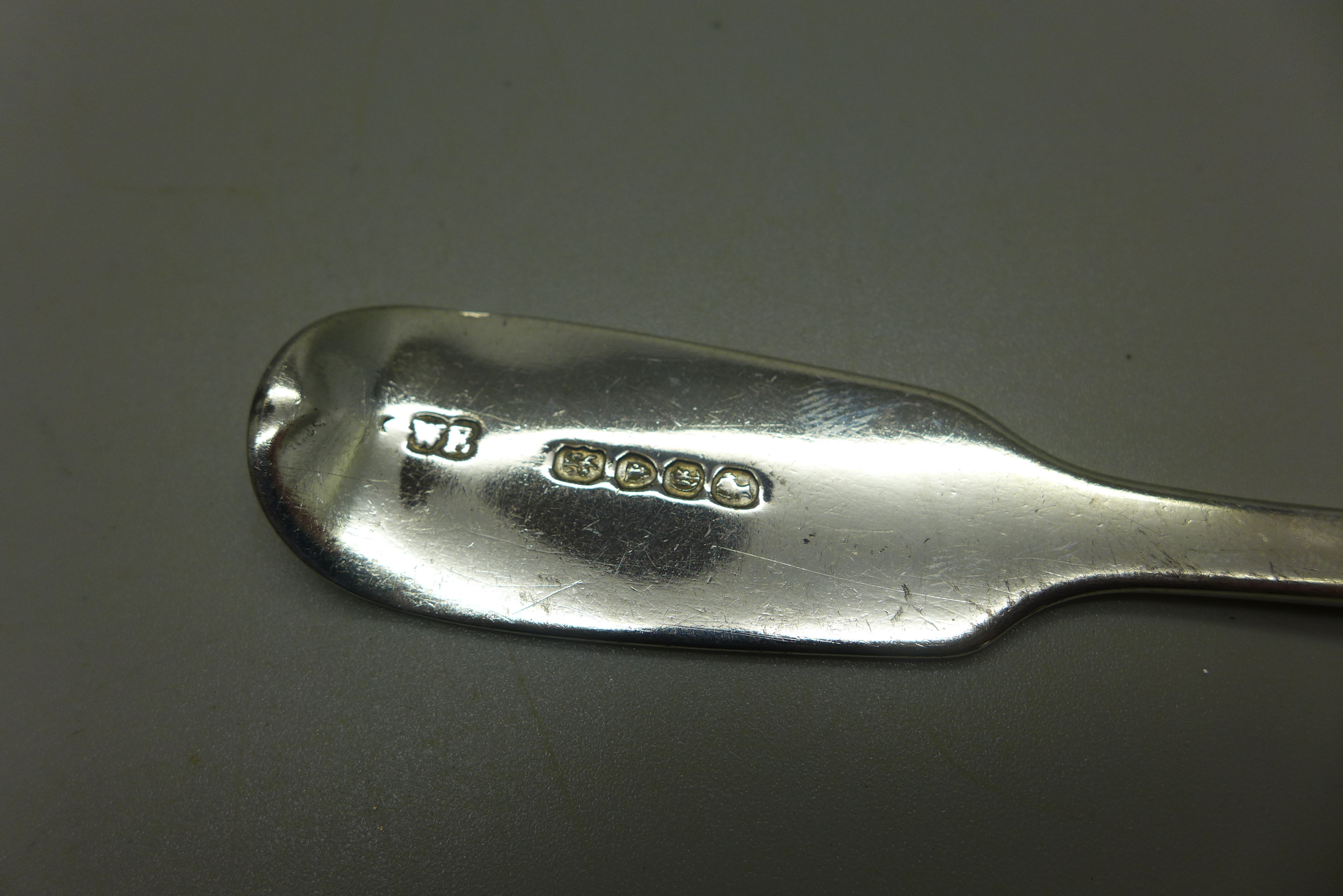 A serving spoon, W. Eaton, London 1840, 77g - Image 2 of 2