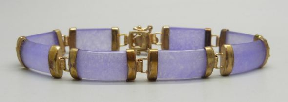 A gold plated lavender jadeite panel bracelet, 18.3cm