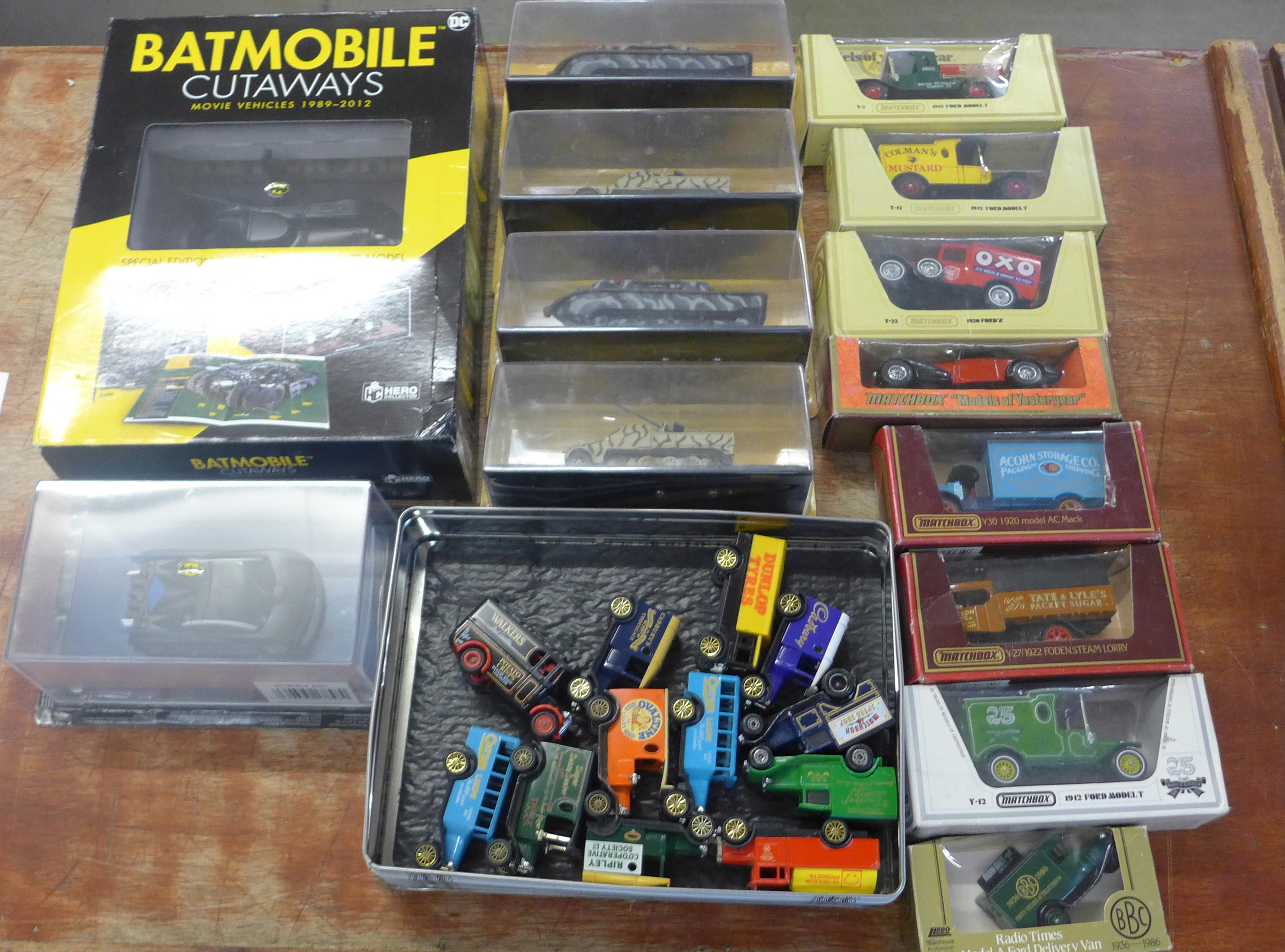 Die-cast model vehicles, Batmobile Cutaways Special Edition Guide and Model, four model tanks, etc.