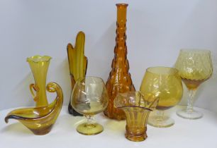 Eight items of amber glass **PLEASE NOTE THIS LOT IS NOT ELIGIBLE FOR POSTING AND PACKING**