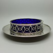 A silver stand with blue crystal liner, Sheffield 1908, 197g