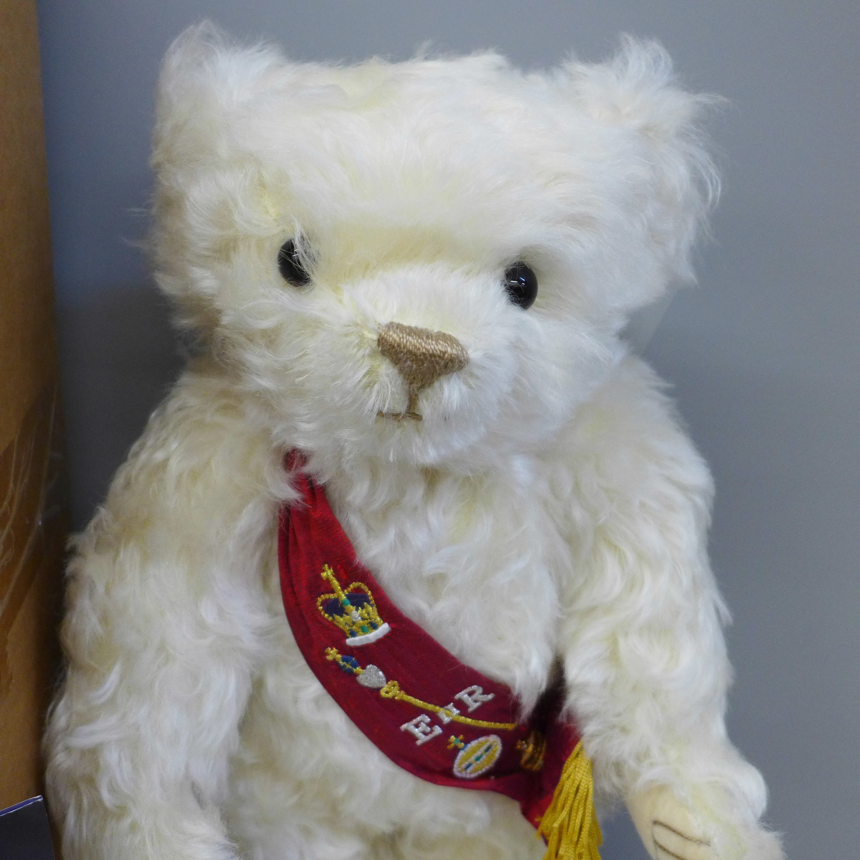 A Merrythought Teddy bear, Regal Splendour, limited edition, 1953-2003 with growler, boxed - Bild 2 aus 5