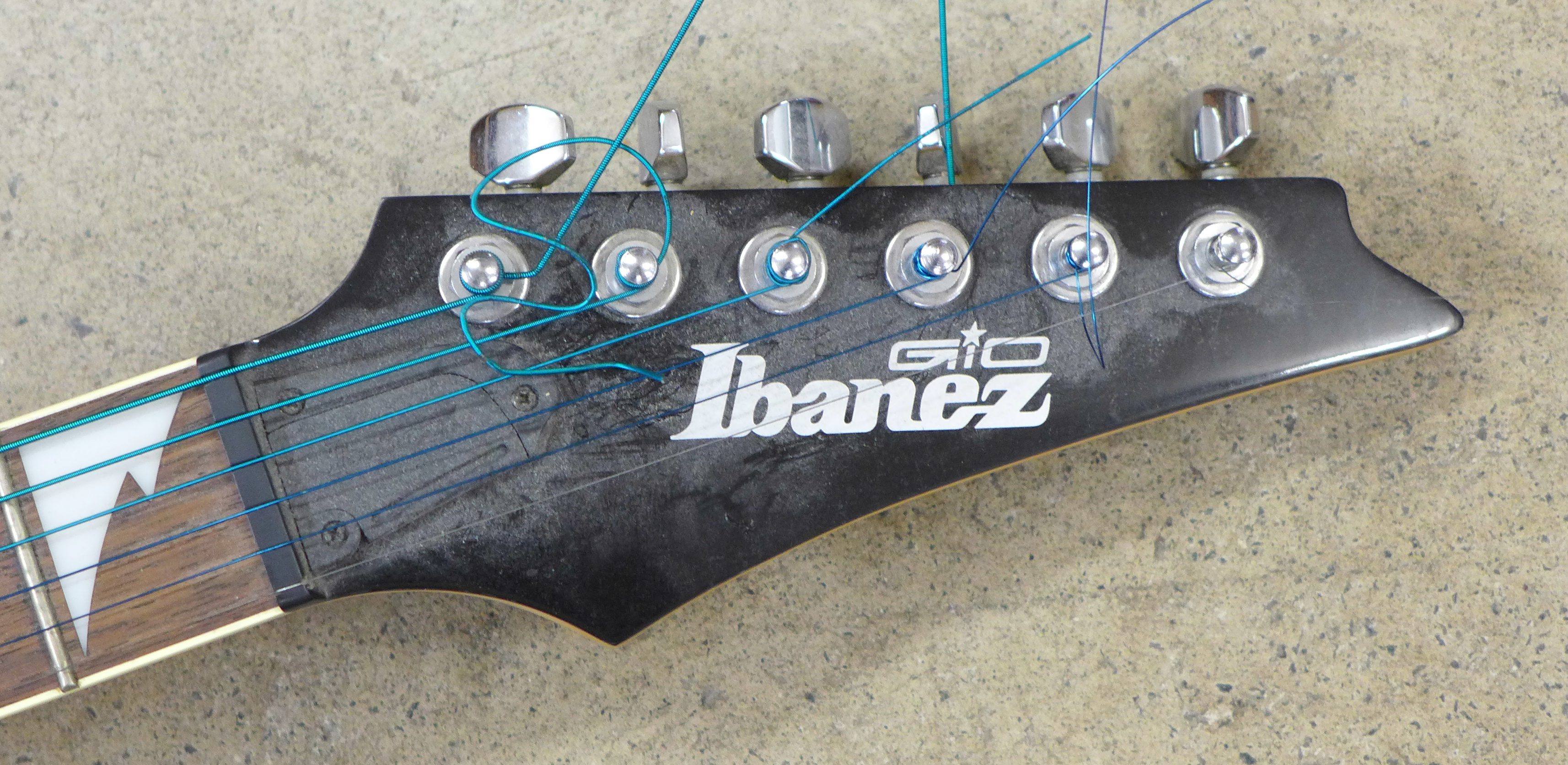 A Gio Ibanez electric guiter - Image 2 of 5