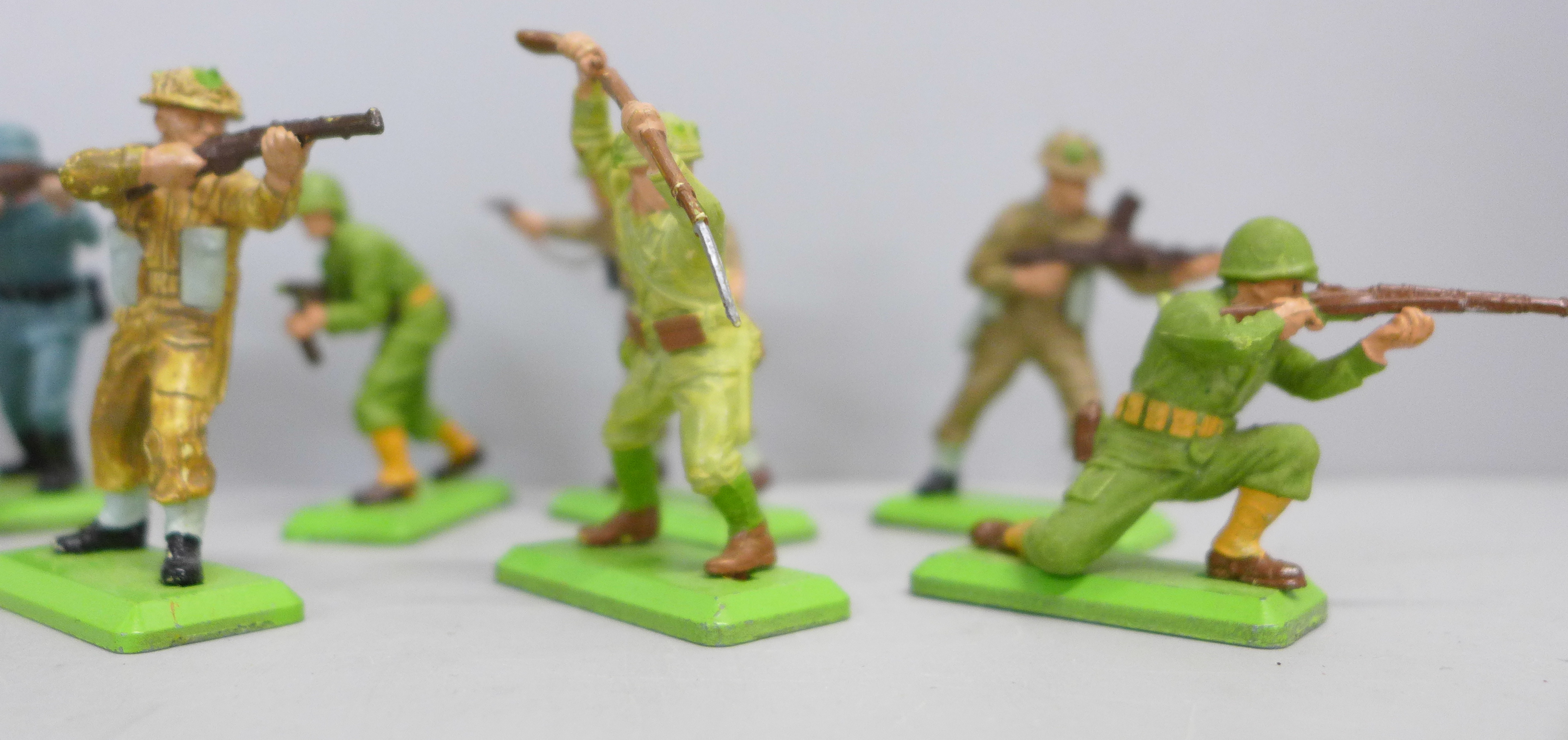 Over forty 1970s Britains soldiers - Image 4 of 5